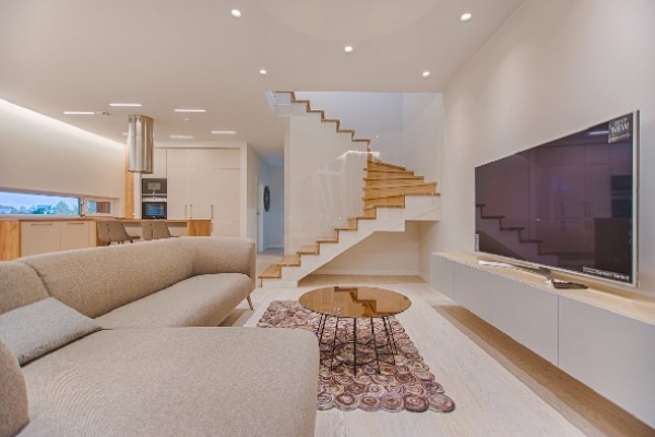 80㎡三房完工，简洁自然原木风，不奢华却很温馨漂亮